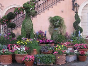 Lady & Tramp topiaries at Epcot Flower & Garden Festival