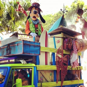 Goofy in Mickey's Jammin' Jungle Parade